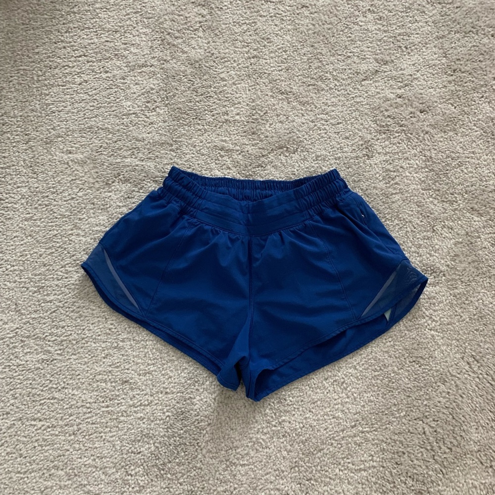 Lululemon hotty hot EUC 2.5” inseam size 4 Symphony/Cerulean blue NOT navy